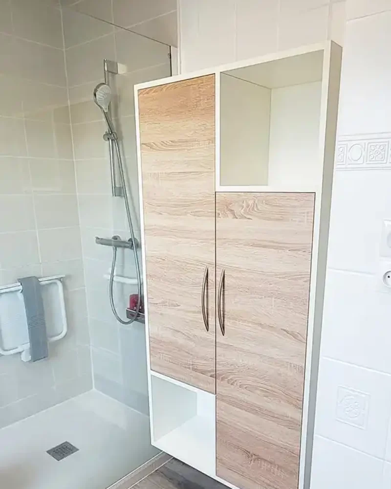 Agencement de salle de bains à Lesneven par Le Balcon agencement